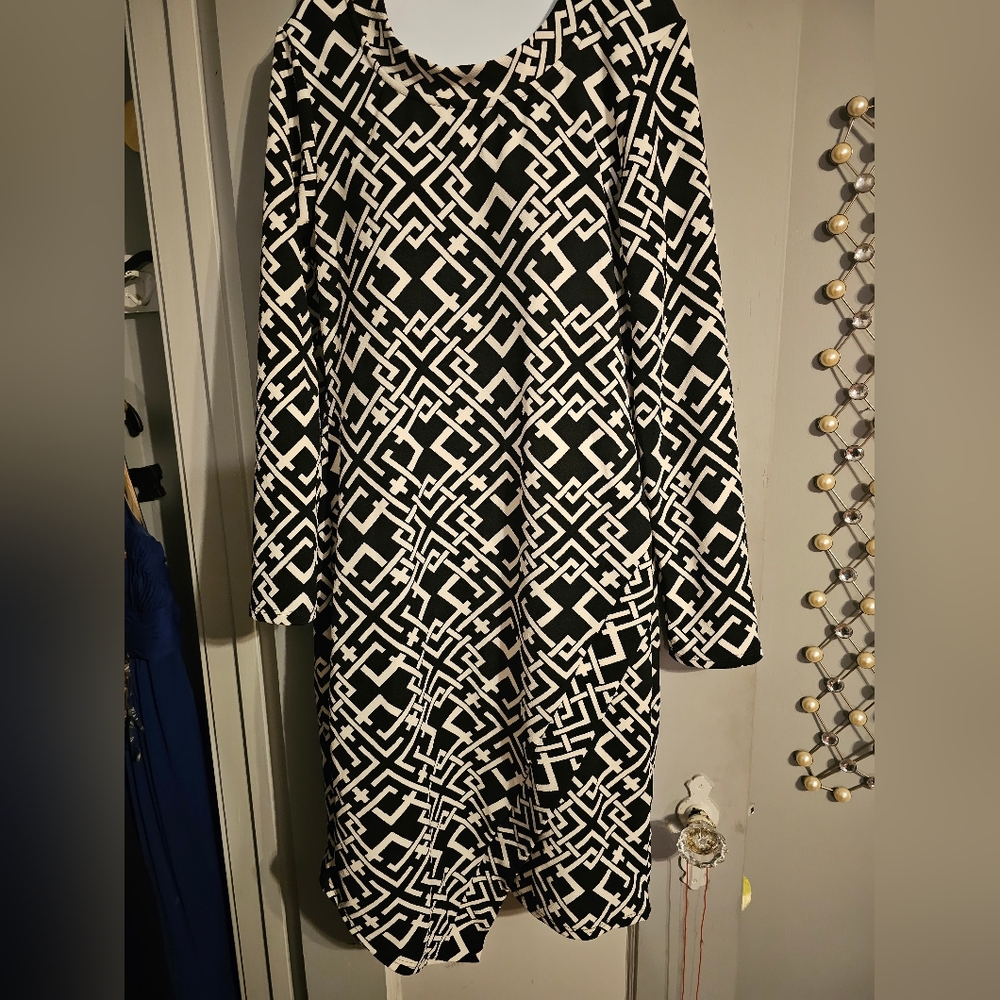 Ashley Stewart black and white asymmetrical hem midi dress NWT size 12W